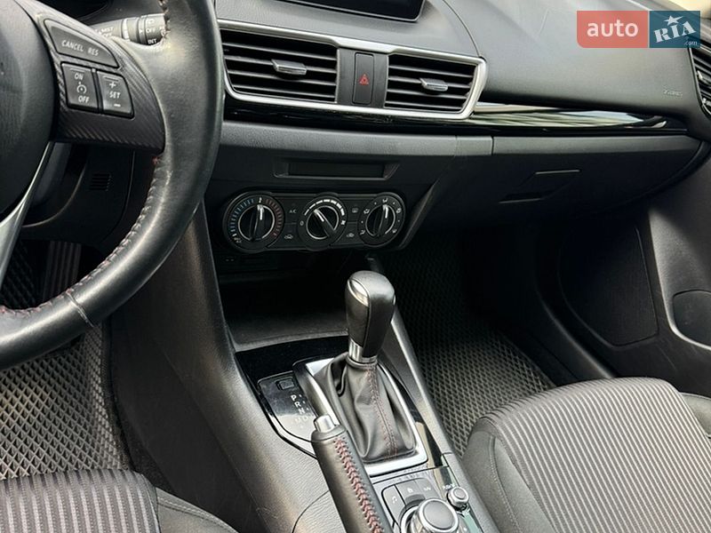 Хэтчбек Mazda 3 2015 в Умани