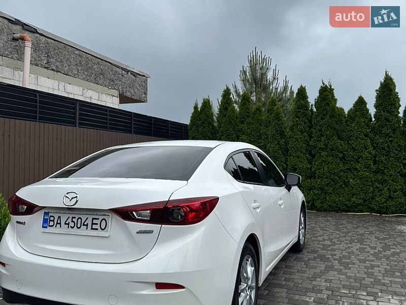 Седан Mazda 3 2016 в Днепре