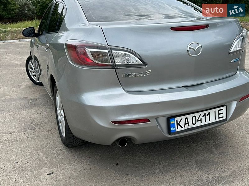Седан Mazda 3 2013 в Киеве