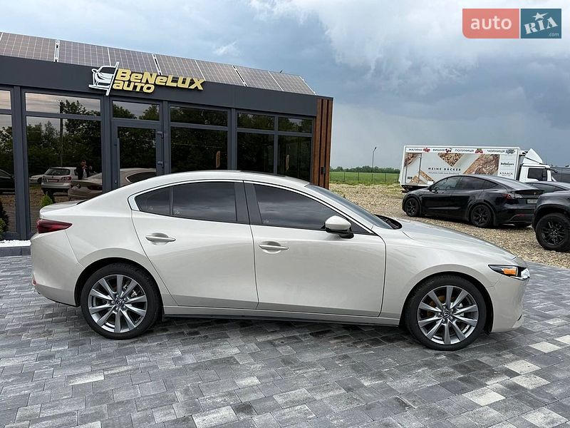 Седан Mazda 3 2024 в Коломые