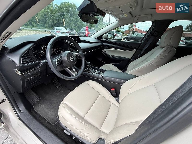 Седан Mazda 3 2024 в Коломые