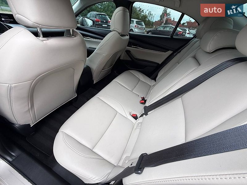 Седан Mazda 3 2024 в Коломые