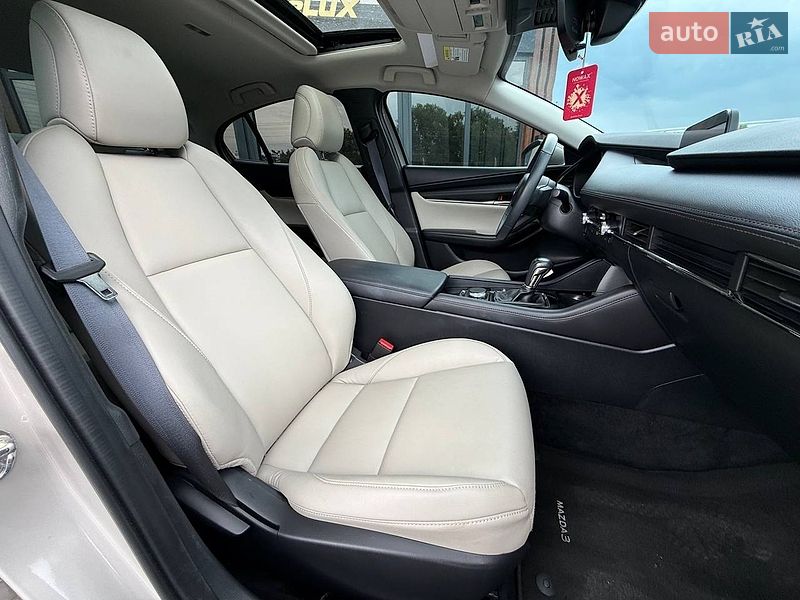 Седан Mazda 3 2024 в Коломые