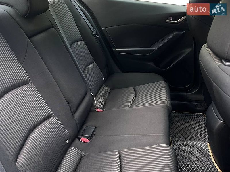 Седан Mazda 3 2014 в Вишневом