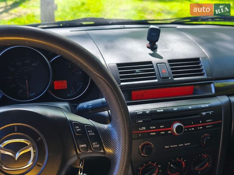 Седан Mazda 3 2004 в Чернівцях