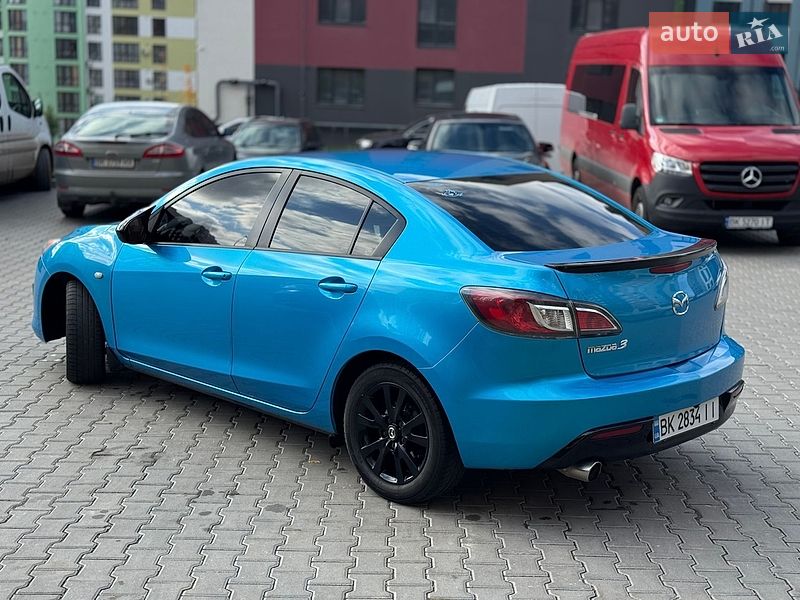 Седан Mazda 3 2010 в Ровно