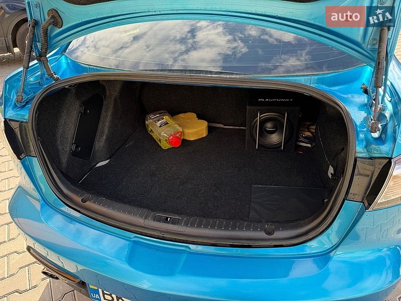 Седан Mazda 3 2010 в Ровно