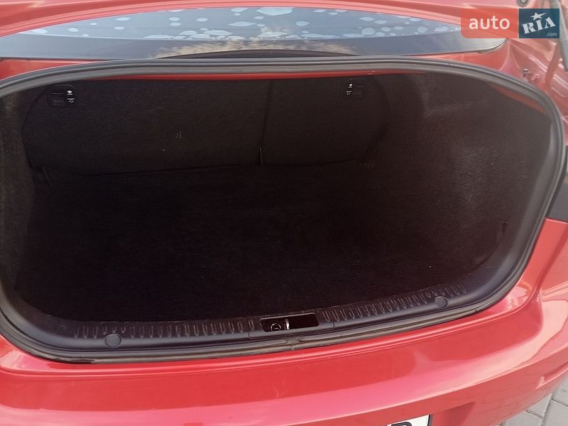Седан Mazda 3 2006 в Апостолово