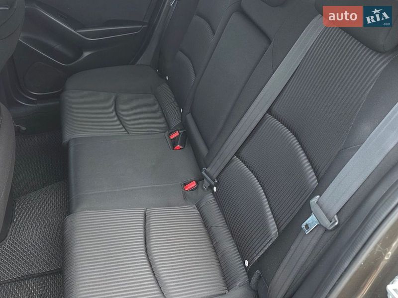 Седан Mazda 3 2014 в Киеве