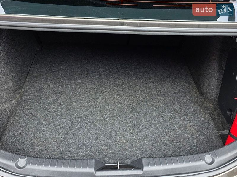 Седан Mazda 3 2014 в Киеве