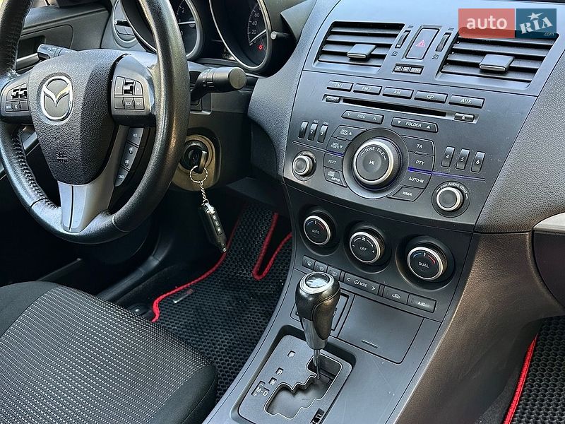 Седан Mazda 3 2013 в Киеве