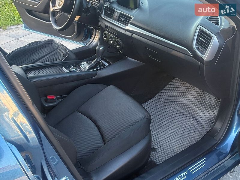 Седан Mazda 3 2018 в Самборі