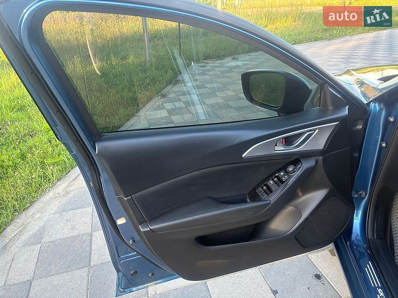 Седан Mazda 3 2018 в Самборі