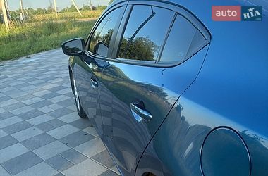 Седан Mazda 3 2018 в Самборі