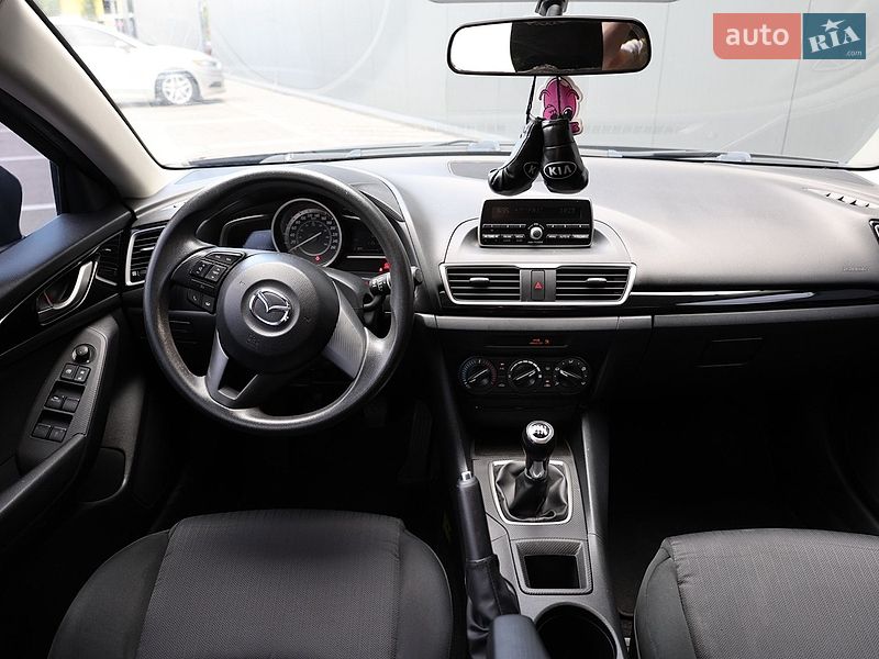 Седан Mazda 3 2014 в Киеве