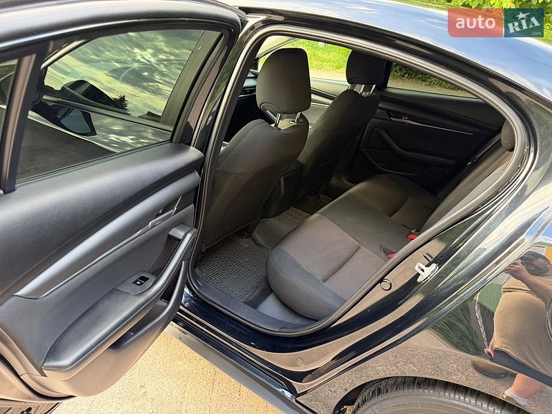 Седан Mazda 3 2019 в Ровно