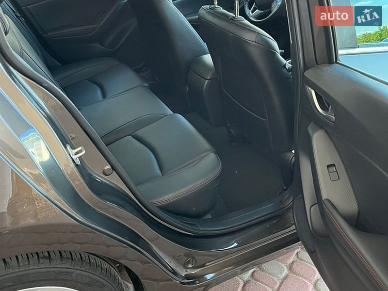 Седан Mazda 3 2016 в Рівному