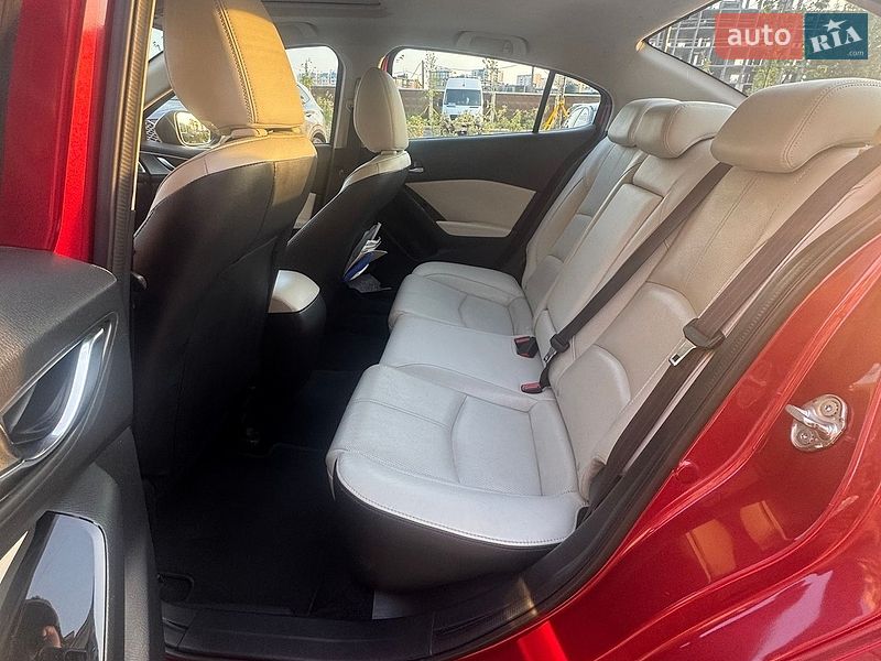 Седан Mazda 3 2016 в Києві