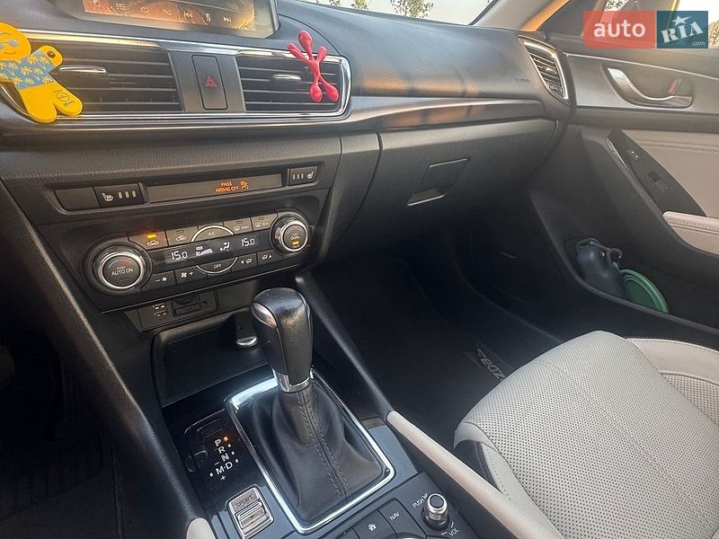 Седан Mazda 3 2016 в Києві