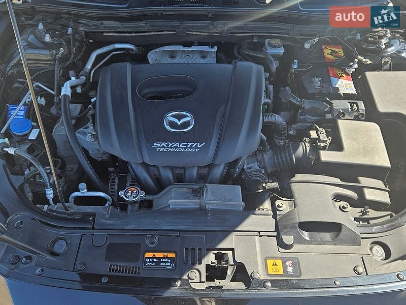 Седан Mazda 3 2015 в Путивле