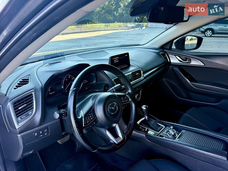 Седан Mazda 3 2018 в Києві