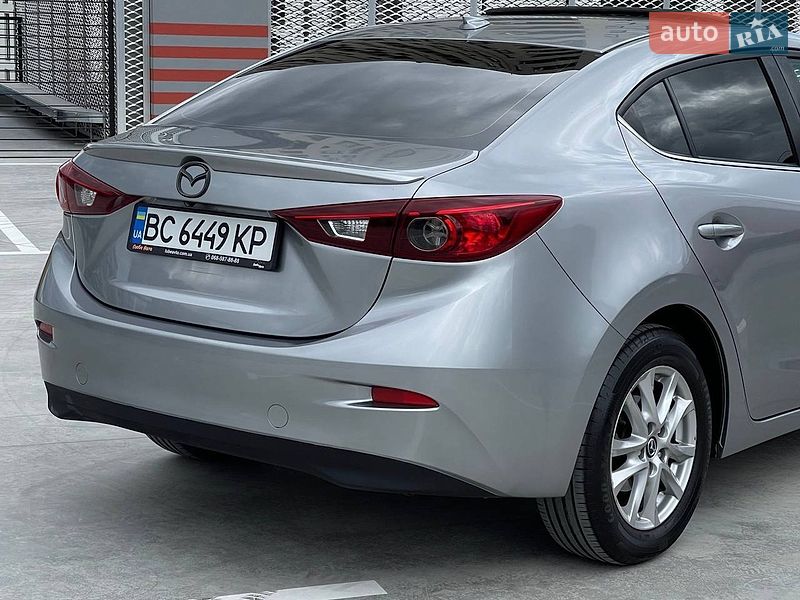 Седан Mazda 3 2015 в Львові