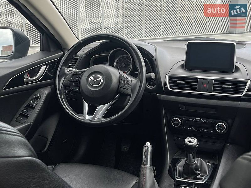Седан Mazda 3 2015 в Львові