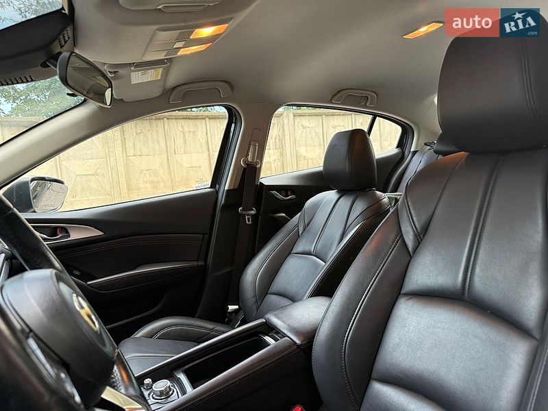 Седан Mazda 3 2016 в Рівному