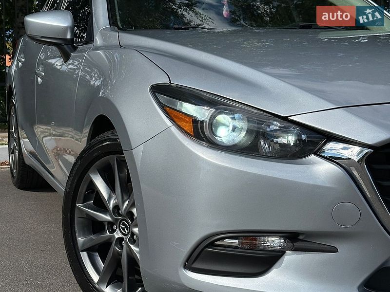 Седан Mazda 3 2018 в Білогородці