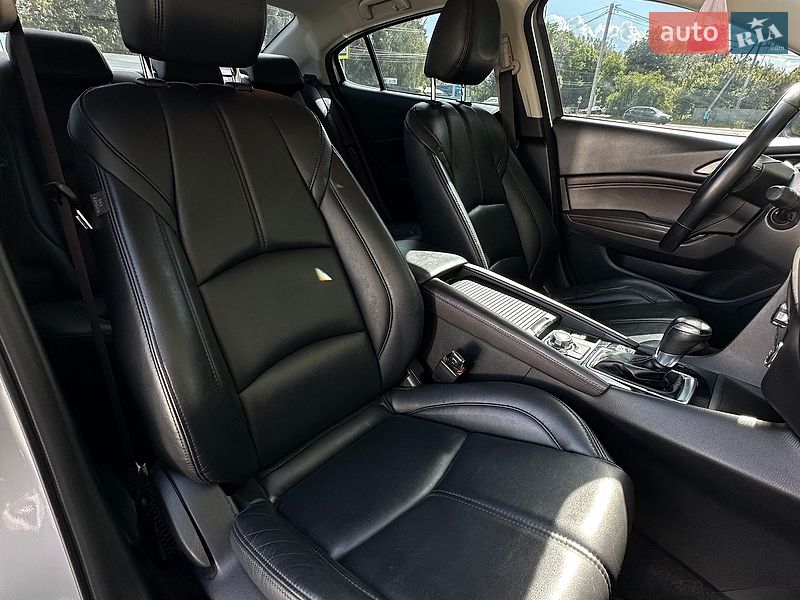 Седан Mazda 3 2018 в Білогородці