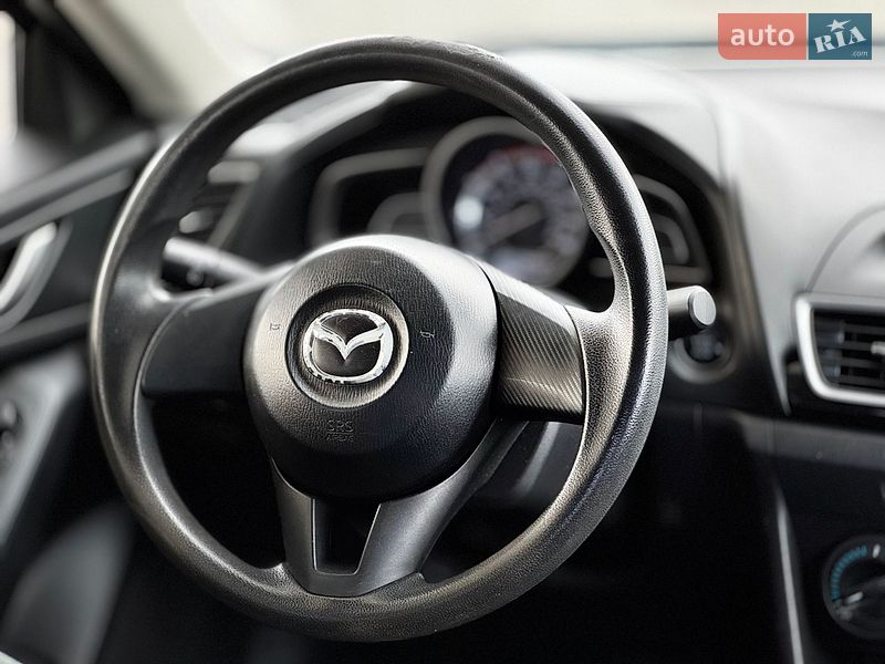 Седан Mazda 3 2015 в Николаеве