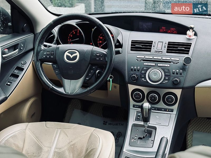 Седан Mazda 3 2011 в Кременчуге