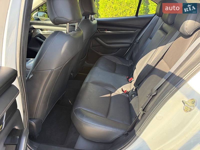 Седан Mazda 3 2023 в Днепре