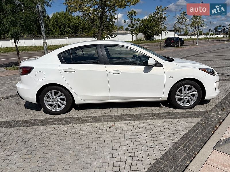 Хэтчбек Mazda 3 2011 в Киеве