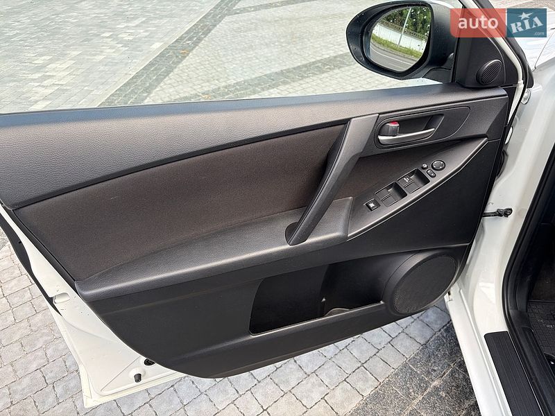 Хетчбек Mazda 3 2011 в Києві фото 12 Хетчбек Mazda 3 2011 в Києві