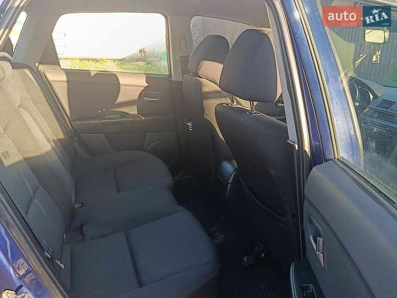 Седан Mazda 3 2004 в Вижнице