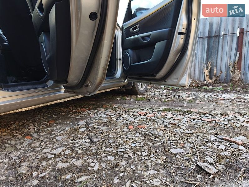Седан Mazda 3 2006 в Чугуеве