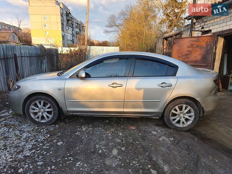 Седан Mazda 3 2006 в Чугуеве