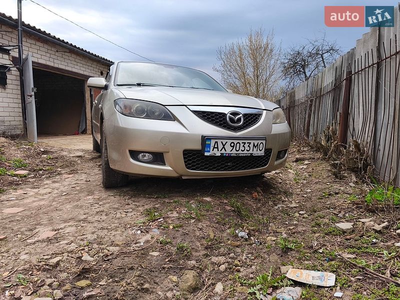 Седан Mazda 3 2006 в Чугуеве