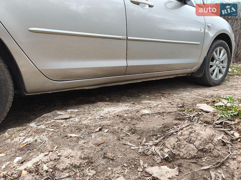 Седан Mazda 3 2006 в Чугуеве