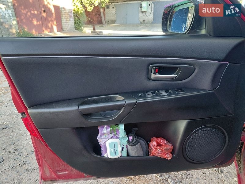Хэтчбек Mazda 3 2005 в Южноукраинске