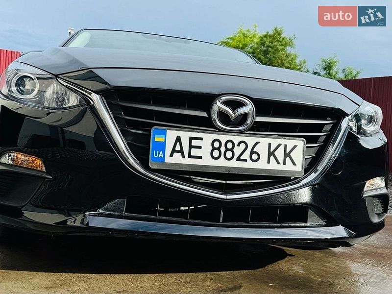 Седан Mazda 3 2015 в Бурштині