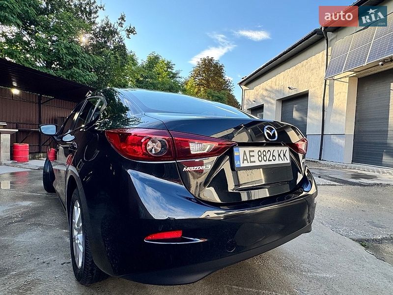 Седан Mazda 3 2015 в Бурштині