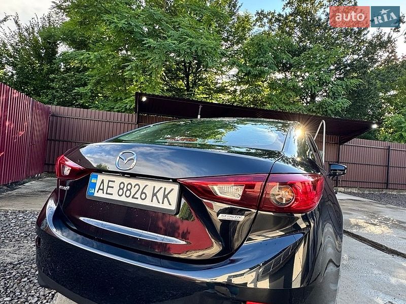 Седан Mazda 3 2015 в Бурштині
