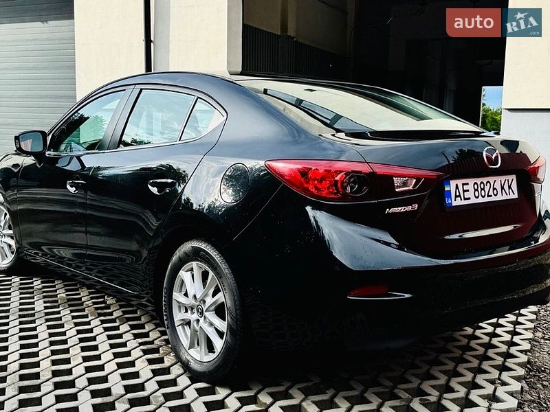 Седан Mazda 3 2015 в Бурштині
