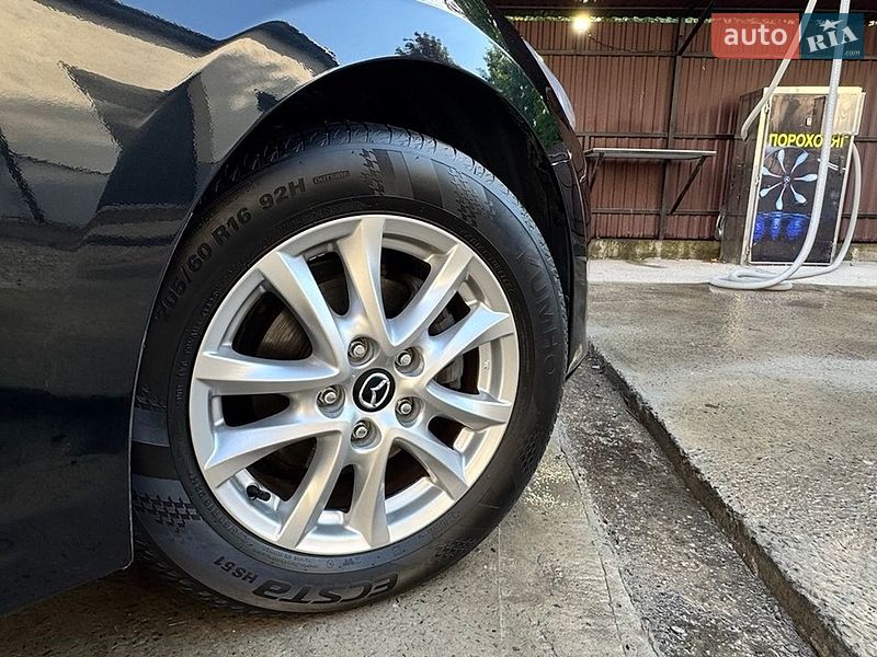 Седан Mazda 3 2015 в Бурштині