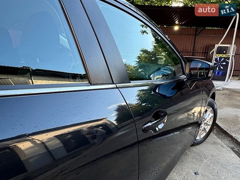 Седан Mazda 3 2015 в Бурштині