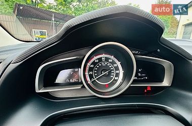 Седан Mazda 3 2015 в Бурштині