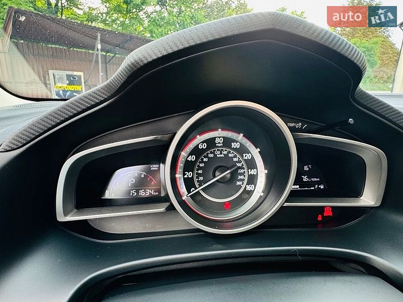 Седан Mazda 3 2015 в Бурштині