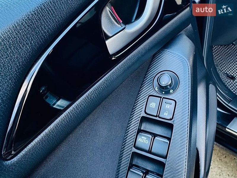 Седан Mazda 3 2015 в Бурштині